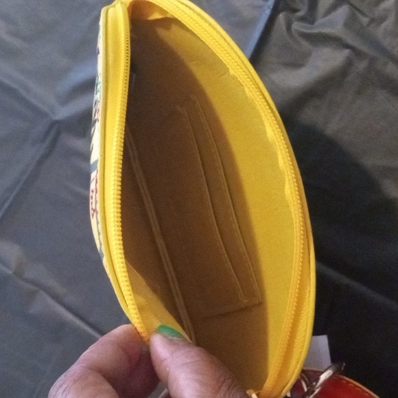 Clu - Picture 2 of 2